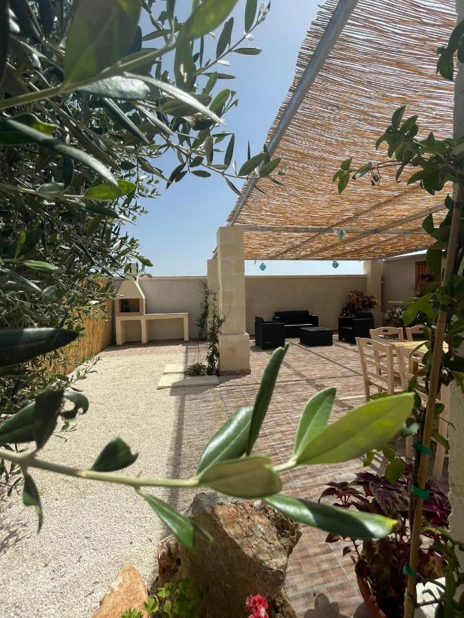 B&B Le Carrube Sava Exterior foto
