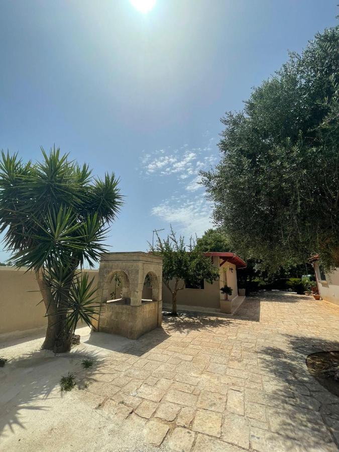 B&B Le Carrube Sava Exterior foto