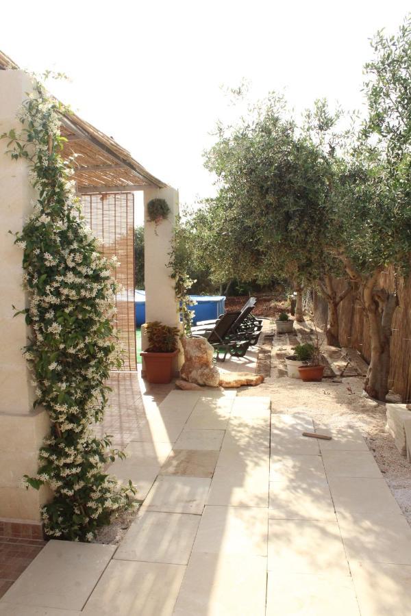 B&B Le Carrube Sava Exterior foto